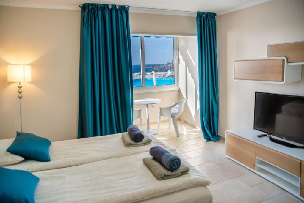 First Line Ocean View Apartment